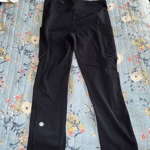 Lululemon Black Athletic Leggings with Side Pockets - Cropped
